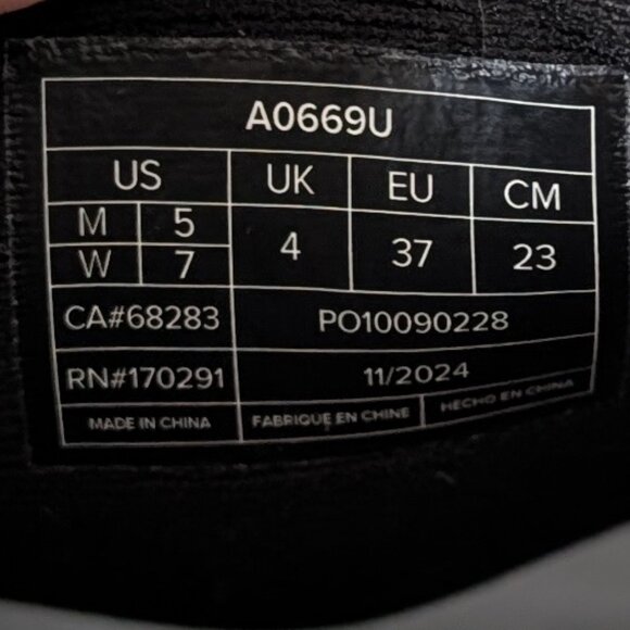 Alo Yoga It Slide, Black, Size 7 - Picture 9 of 11